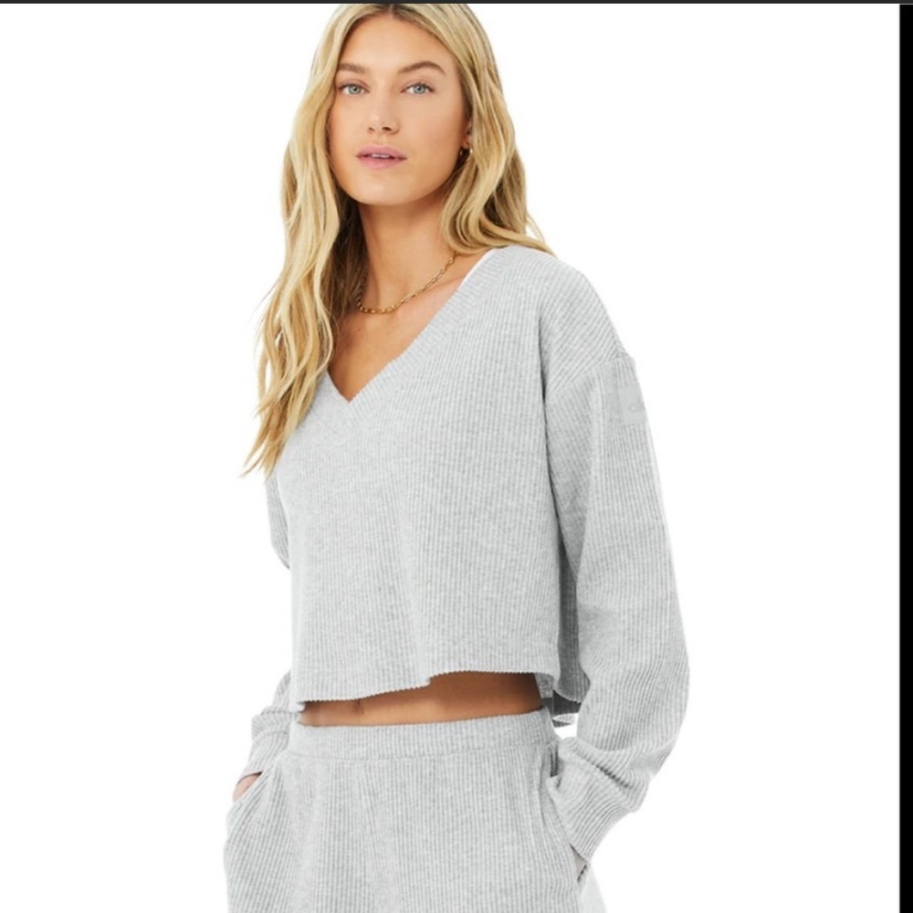 NWOT Alo yoga Muse Ribbed V Neck Sweater